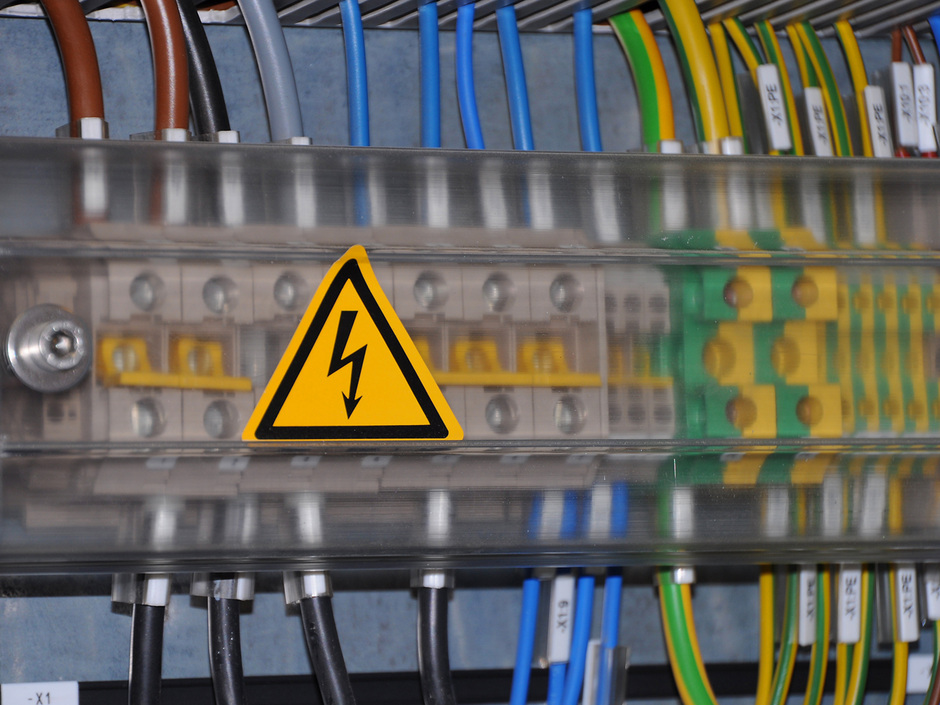 Tipp vom Anwalt: Prüfung vor Inbetriebnahme bei Elektroarbeiten Tipp vom Anwalt: Prüfung vor Inbetriebnahme bei Elektroarbeiten