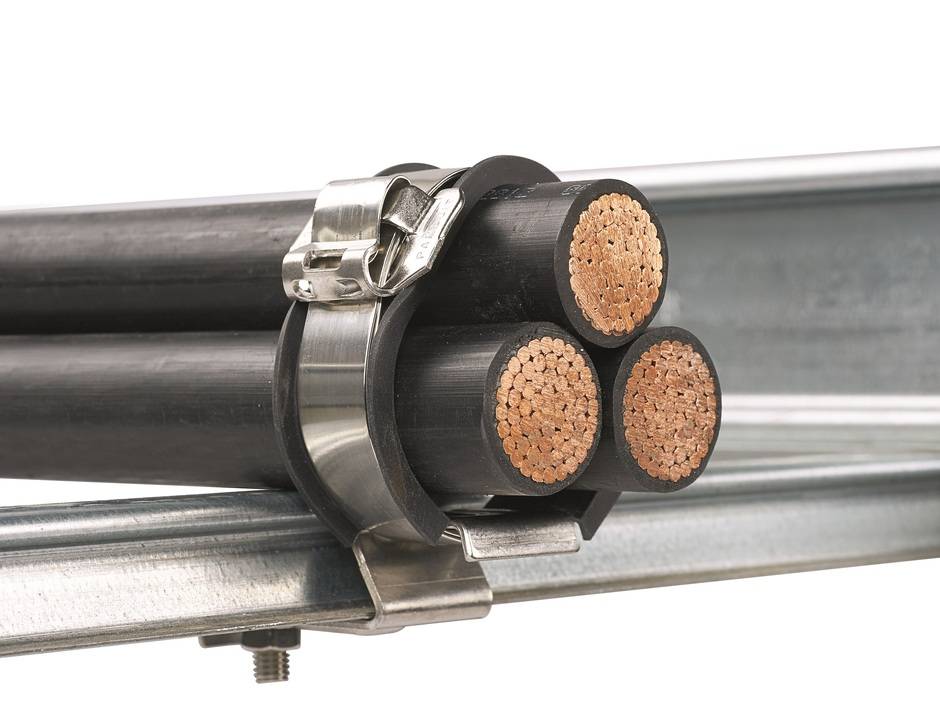 Panduit: Kabelschellen gegen Kurzschlüsse