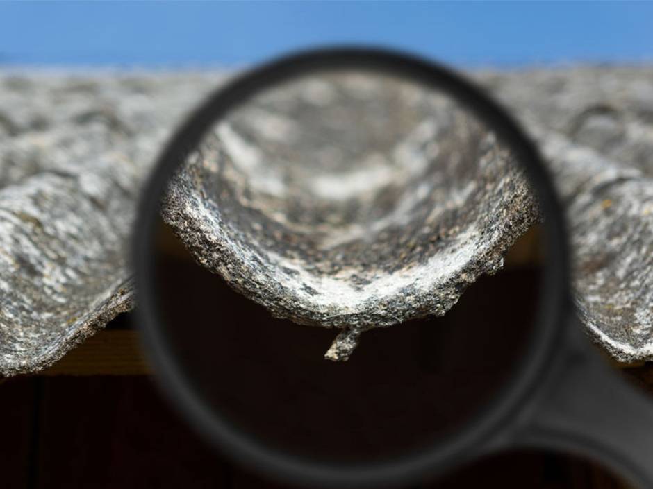 Asbest: Setzen alte Asbestdächer Fasern frei?