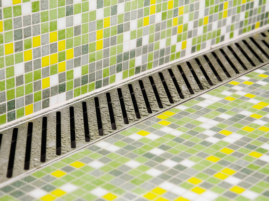 Schmale Duschrinne mit Drainage von Aschl Schmale Duschrinne mit Drainage von Aschl