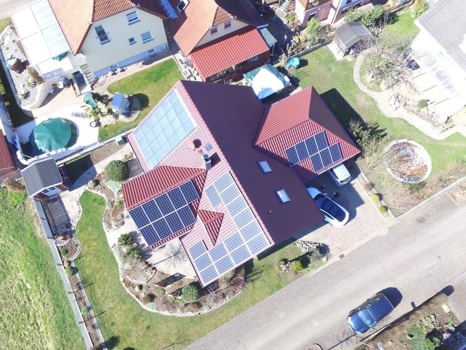 PV-Lösungen für höhere Erträge und aktive Sicherheit für Privat – und Gewerbekunden