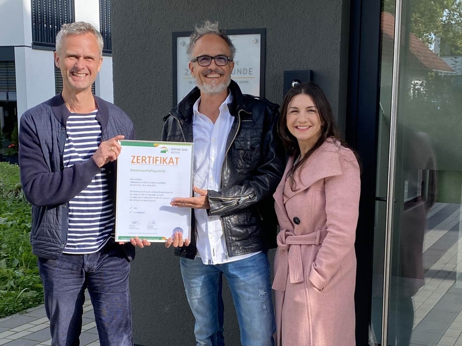 Übergabe zertifikat Praxis Nothelfer