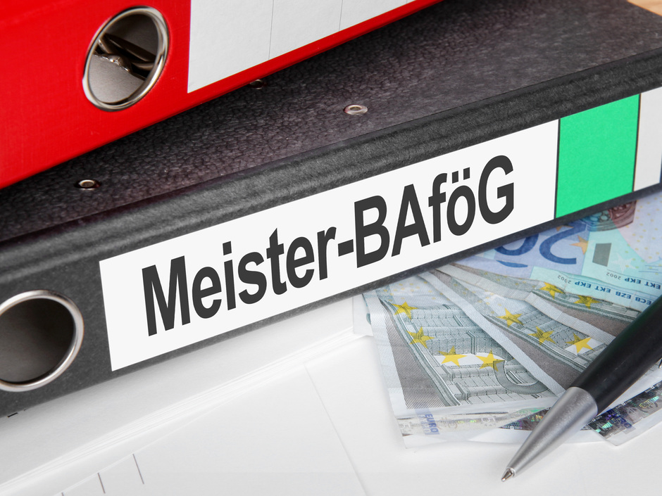 Ein Ordner mit Aufschrift Meister-BAföG