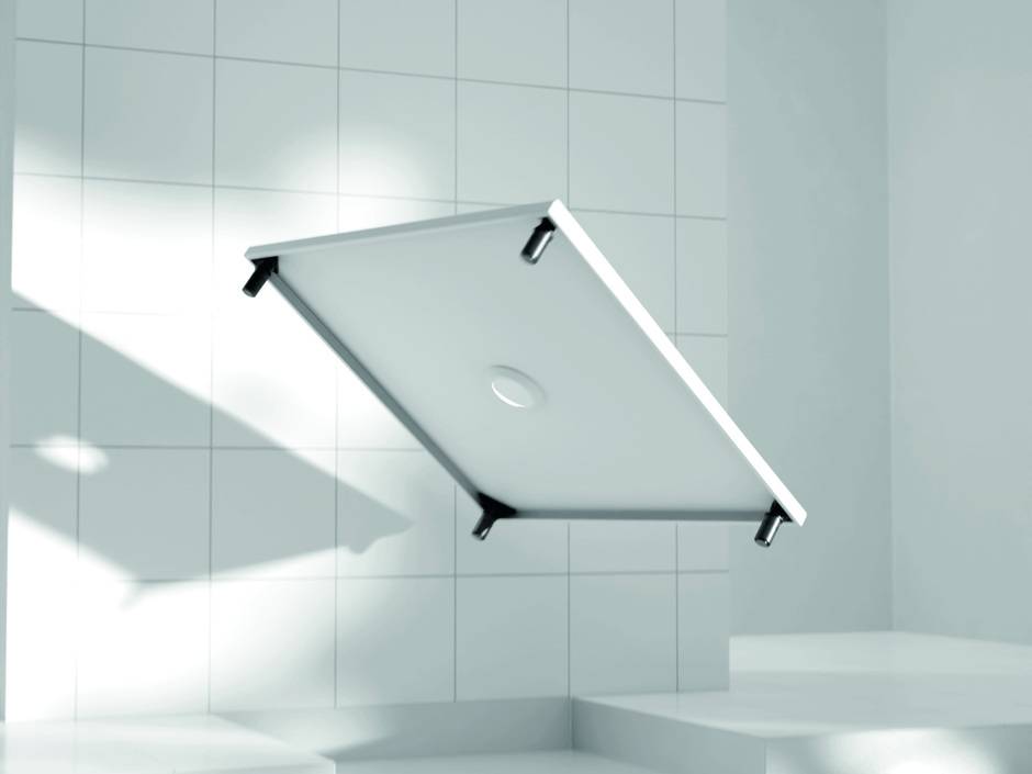Es war noch nie so einfach, Duschen zu installieren: Selbstarretierende Systemfüße reduzieren Installationsaufwand um bis zu 90 Prozent