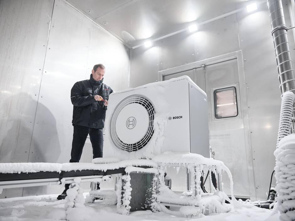 Die neuste Generation von Wärmepumpen wird in einer Kältekammer in Wernau getestet.
