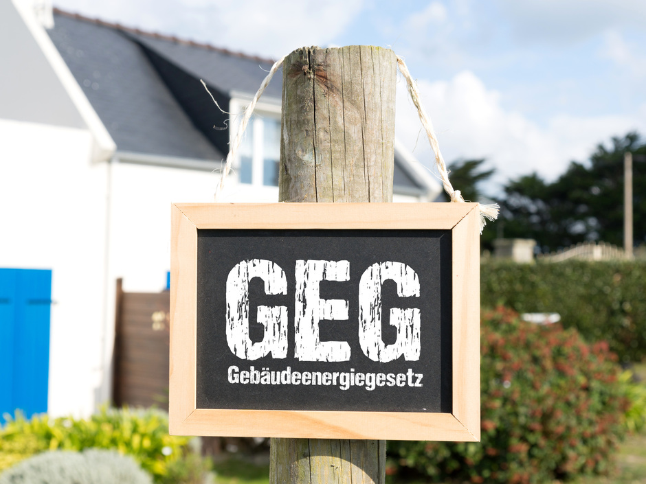 Gebäudeenergiegesetz 2024: Erneuerbare Energien in den Heizungskeller Gebäudeenergiegesetz 2024: Erneuerbare Energien in den Heizungskeller