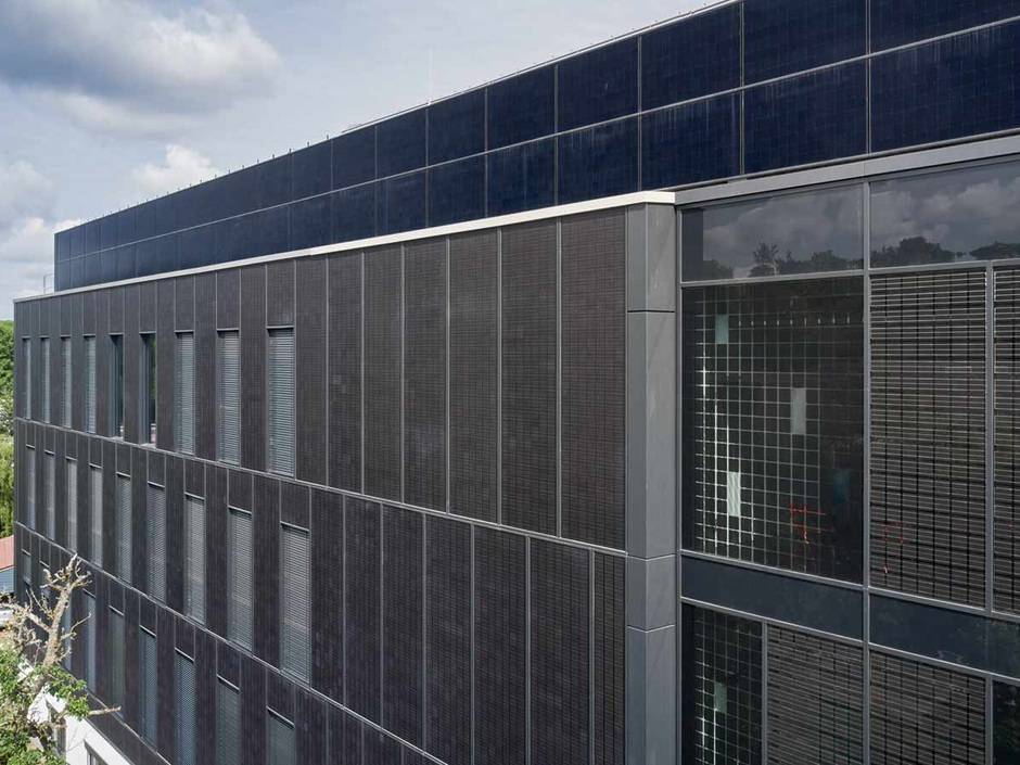 OWP12: Bürogebäude gebäudeintegrierter Photovoltaik von Schüco OWP12: Bürogebäude gebäudeintegrierter Photovoltaik von Schüco