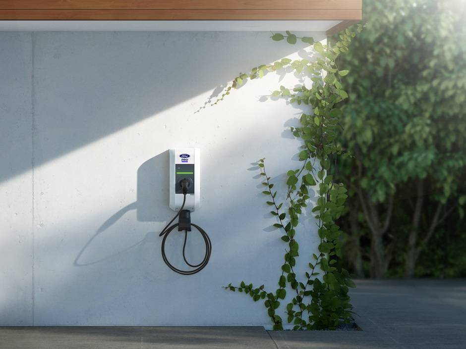 Ford Pro präsentiert neue Heim-Ladelösung für KMU zur Förderung der E-Mobilität Ford Pro präsentiert neue Heim-Ladelösung für KMU zur Förderung der E-Mobilität