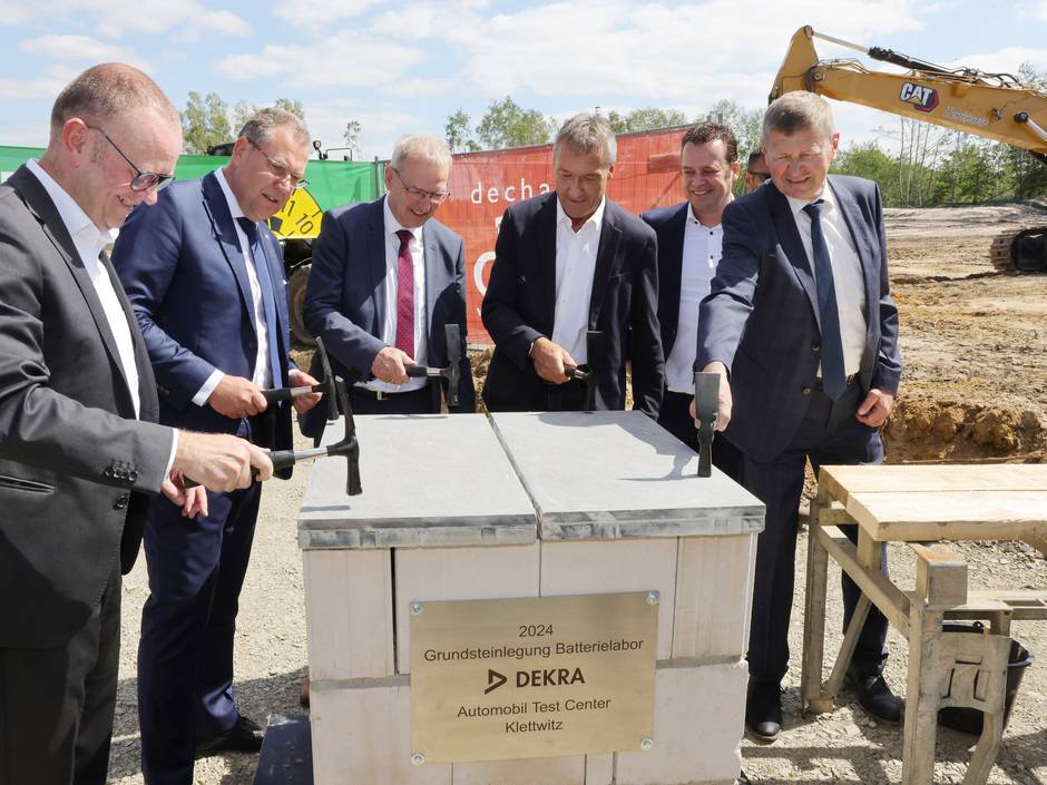 Dekra legt Grundstein für hochmodernes Batterie-Testzentrum Dekra legt Grundstein für hochmodernes Batterie-Testzentrum