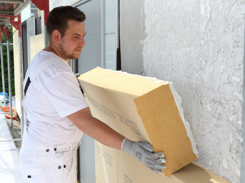 Ob Sommer oder Winter: Effektive Dämmung sorgt für Klimaschutz, spart Energie und Kosten. Die Deutsche Bundesstiftung Umwelt (DBU) gibt mit ihrer nationalen Info-Kampagne viele Tipps für die Sanierung von Ein- und Zweifamilienhäusern.