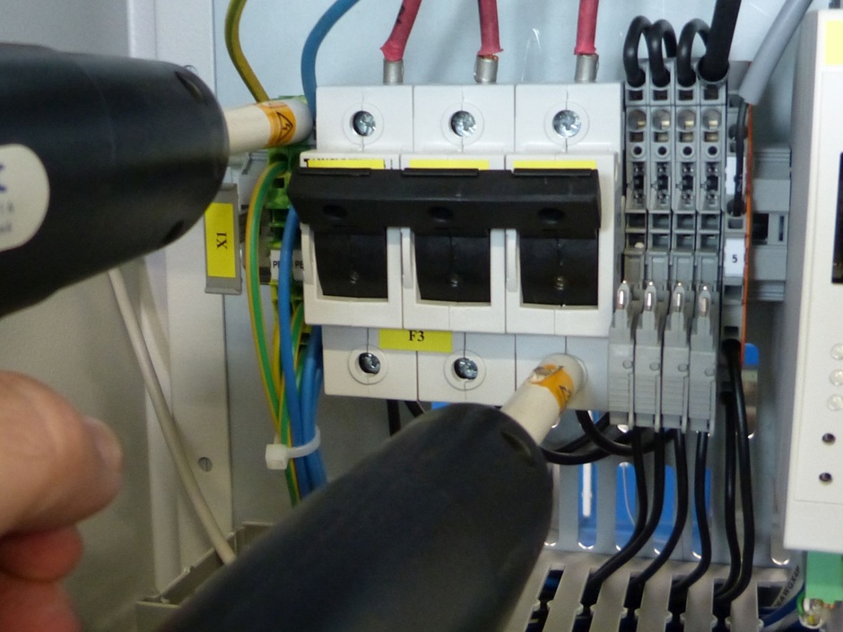 Im Oktober 2024 ist die neue DIN EN 50172; VDE 0108-100 für Sicherheitsbeleuchtungsanlagen erschienen.