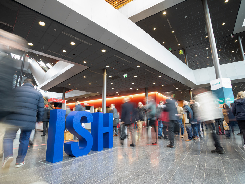 Auf der ISH treffen sich die Experten der SHK-Branche, um mit innovativen Ansätzen den Gebäudesektor nachhaltiger zu gestalten.