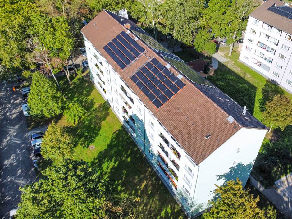 Wirtschaftlich und sozial verträglich: Mehrfamilienhäuser mit PVT-Wärmepumpen-Systemen Wirtschaftlich und sozial verträglich: Mehrfamilienhäuser mit PVT-Wärmepumpen-Systemen