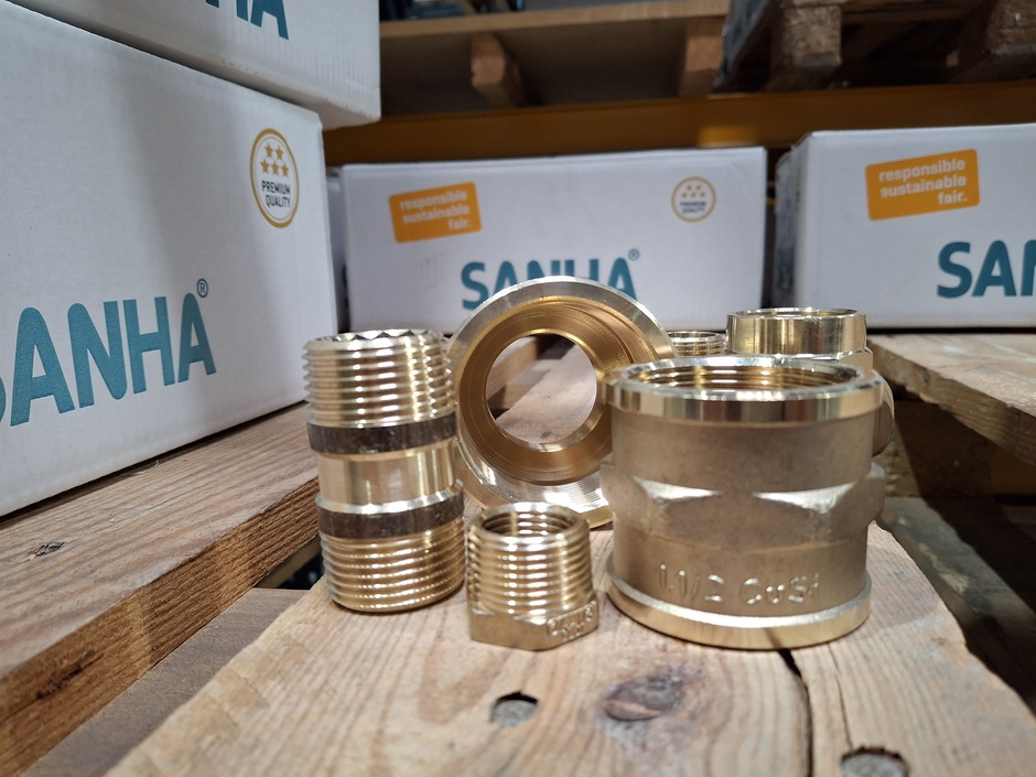 Die Fittings der Serien Purapress und Purafit sowie 3fit-Press (für Mehrschichtverbundrohre) werden aus der bleifreien Legierung CuSi gefertigt.