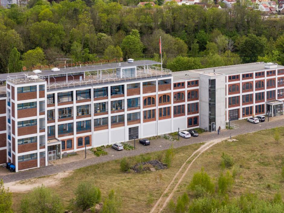 Eiermannbau mit neuer Deckenstrahlheizung von Zehnder