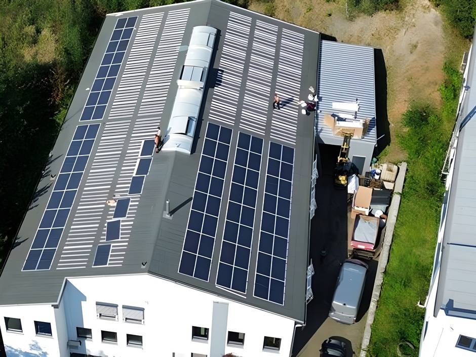 Modellbau Becker mit PV-Leichtmodulen von Osnatech Sunman