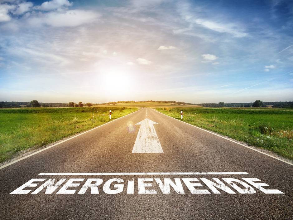 Straße mit der Aufschrift "Energiewende"