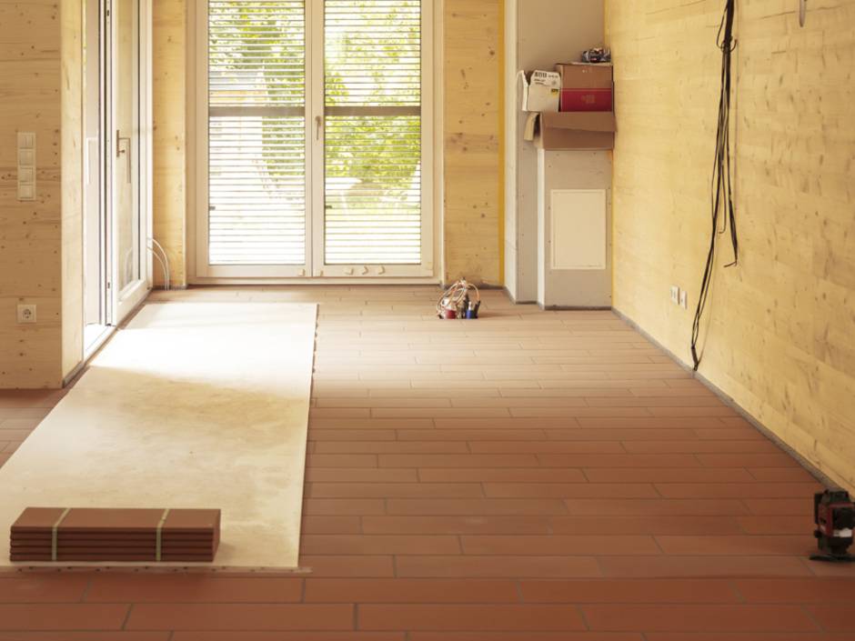 Heizpapier und Estrichziegel im Holzbau