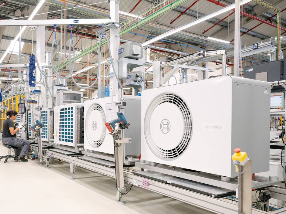 Mit dem Zukauf des Heizungs-, Lüftungs- und Klimageschäfts für Wohn- und kleine Gewerbegebäude von Johnson Controls und Hitachi treibt Bosch die Weiterentwicklung voran und erzielt weltweit eine führende Marktposition im zukunftsträchtigen Heizungs-, Lüftungs- und Klimatisierungsmarkt.