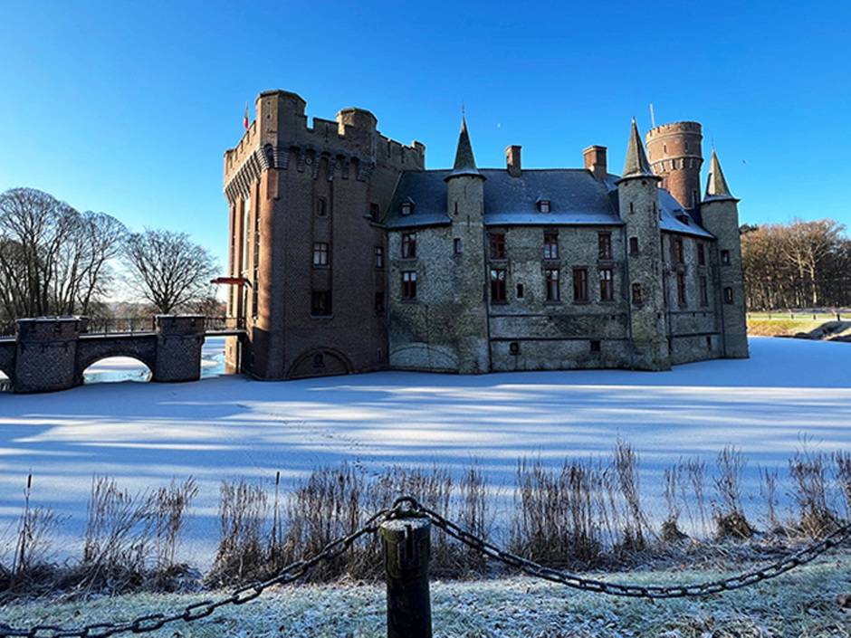 AGC Fineo Schloss Wynendaele