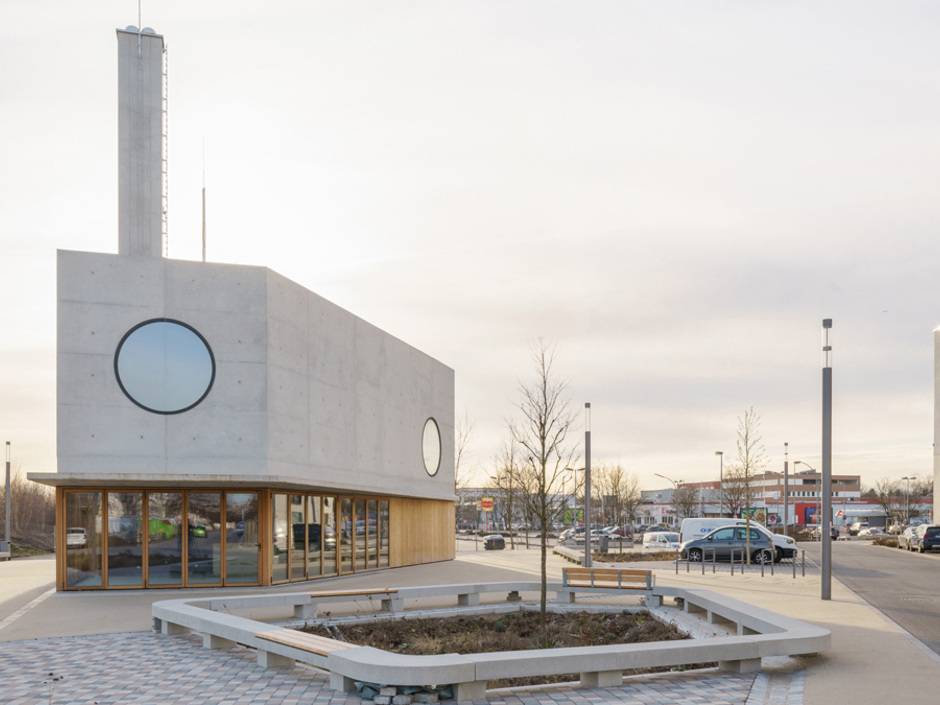 Energiezentrale Freising Solarlux Glas-Faltwände aus Holz