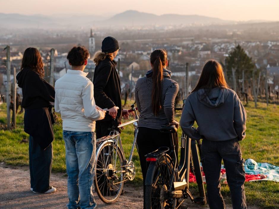 „Denzlingen – wo Ideen flügge werden“: Die als Storchenturmgemeinde bekannte Kommune bündelt in ihrer Klimaschutzkampagne Beratungs- und Förderangebote rund um Energie, Mobilität und Gebäudesanierung.