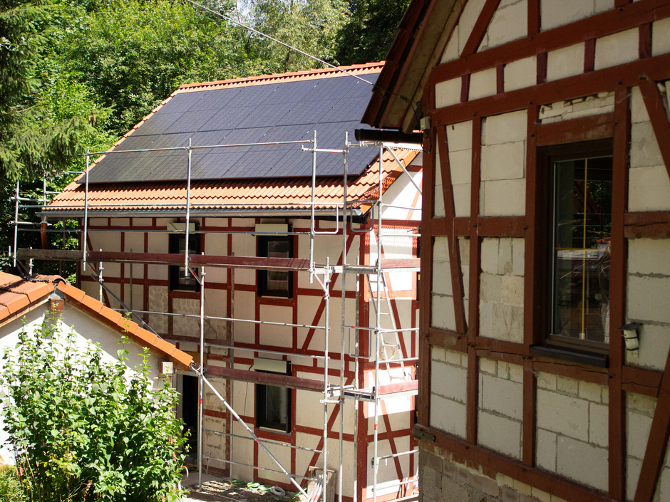 Energetische Sanierung: Von der historischen Mühle zum KfW-40-Haus