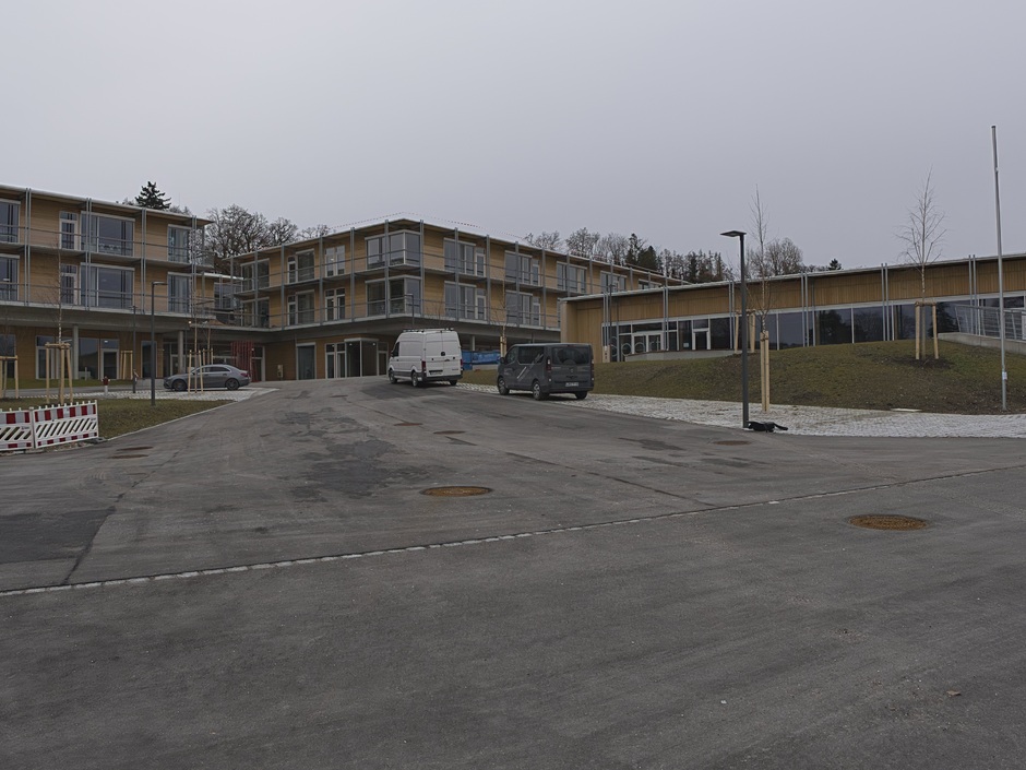 Hybrid versorgtes Schulgebäude: TWL-Technologie GmbH verknüpft neue PVT-Module mit Geothermie