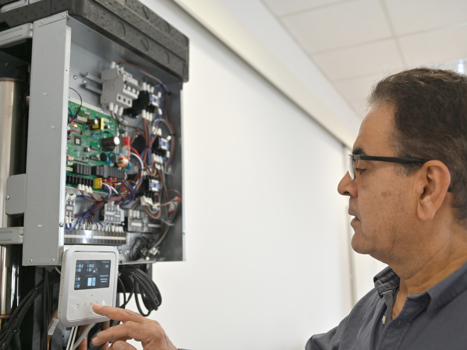 Ob technische Rahmenbedingungen oder gesetzliche Regularien - auch das wollen Kunden von einem zeitgemäßen Handwerker heute wissen.