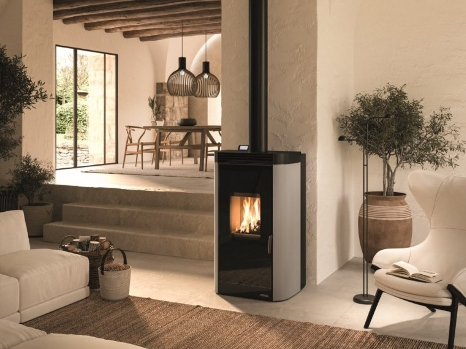 Multifire Archie: Palazzettis Hybridofen vereint Holzfeuer und Pelletkomfort