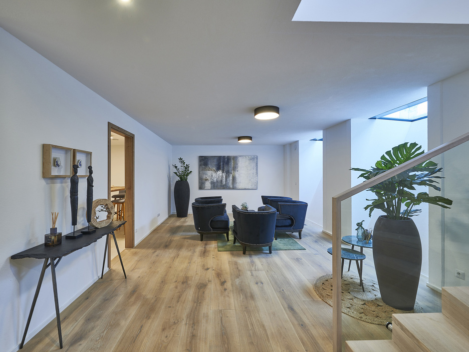 Moderne Wohnkeller: Licht, Frischluft und Komfort in kurzer Bauzeit Moderne Wohnkeller: Licht, Frischluft und Komfort in kurzer Bauzeit