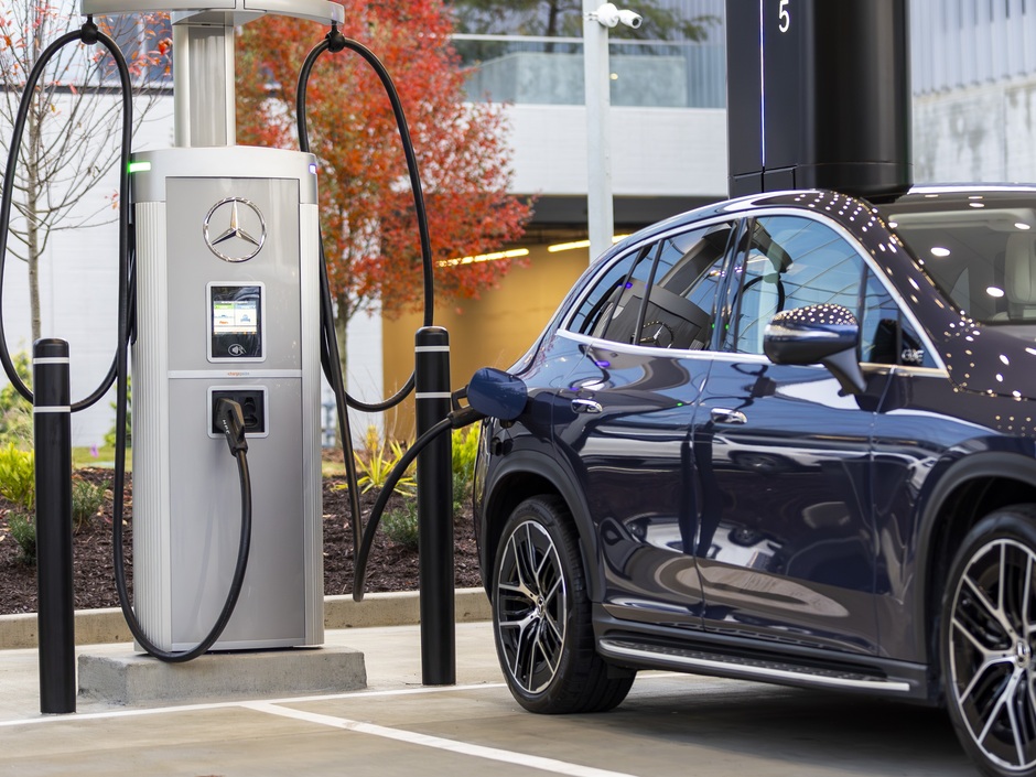 Mercedes-Benz und ChargePoint bringen integrierte Ladelösung für Unternehmensflotten