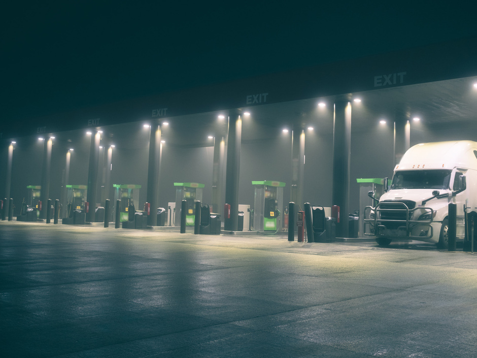 E-LKW lädt