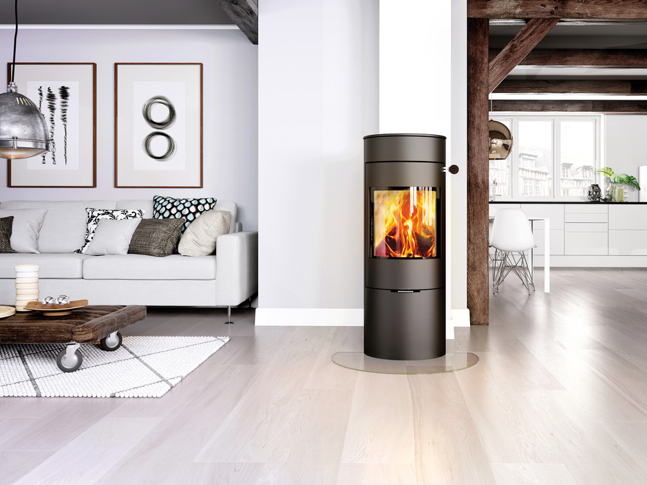 Neuer Kaminofen mit vielen Facetten: VIVA 120 L von Attika Neuer Kaminofen mit vielen Facetten: VIVA 120 L von Attika