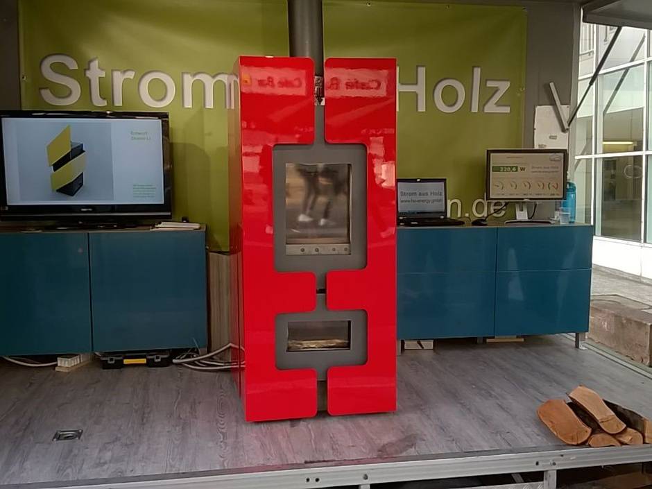 Erster e-Kaminofen lädt Handys mit Strom aus Holz auf Erster e-Kaminofen lädt Handys mit Strom aus Holz auf