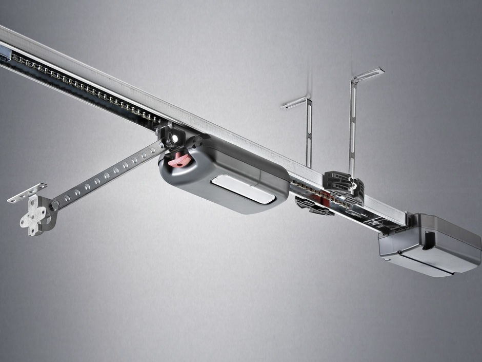 Garagentorantrieb base+ setzt neue Maßstäbe Garagentorantrieb base+ setzt neue Maßstäbe