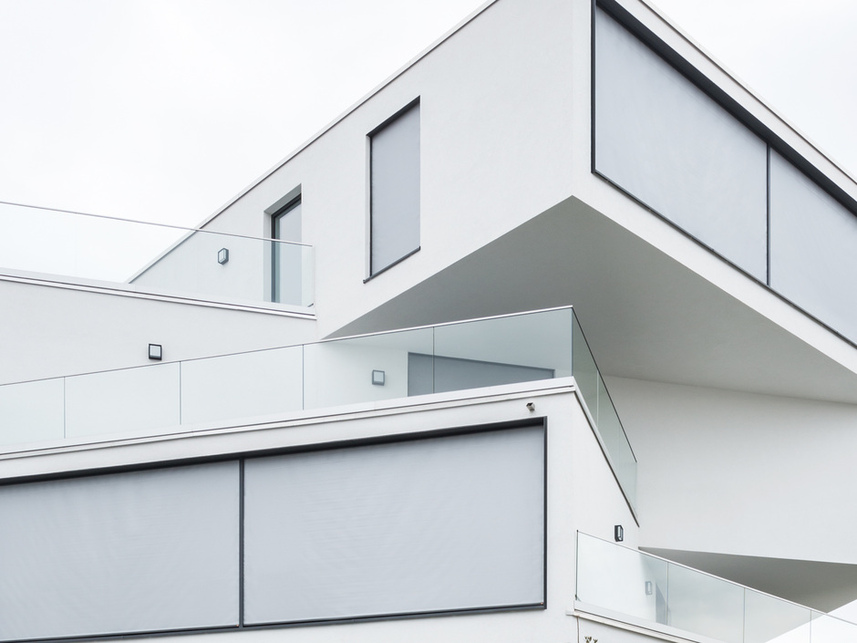 Sicht- und Sonnenschutz: Textile Materialien mit Zip-Systemen Sicht- und Sonnenschutz: Textile Materialien mit Zip-Systemen