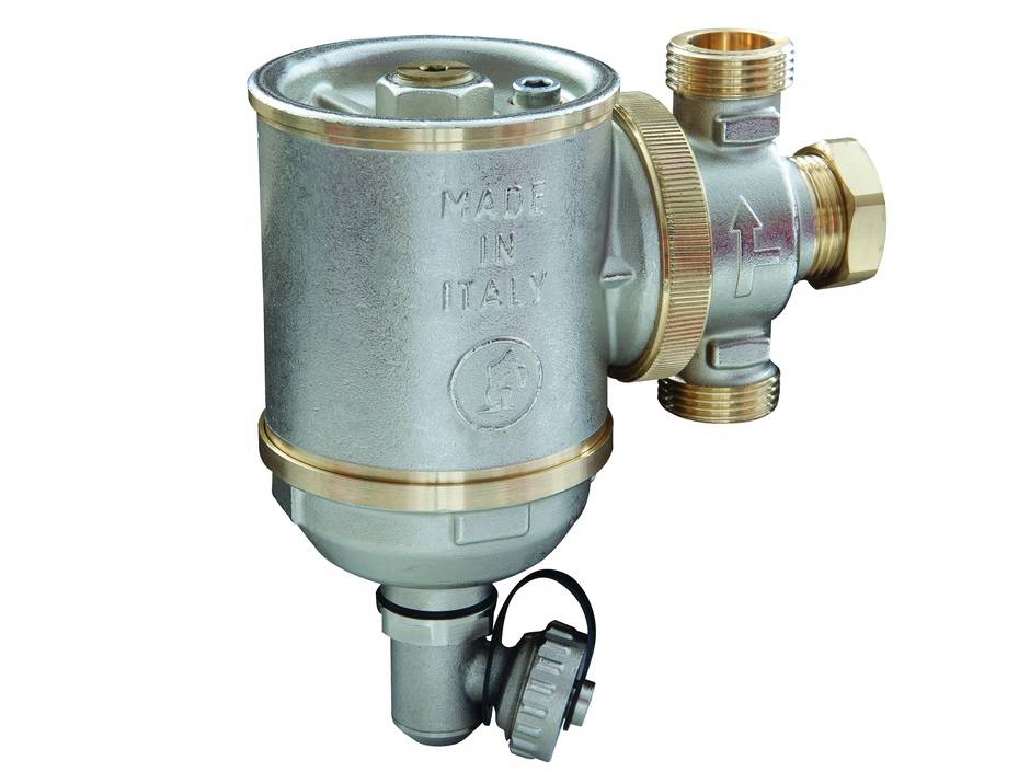 Kompakter Schlammabscheider für enge Montagesituationen Kompakter Schlammabscheider für enge Montagesituationen