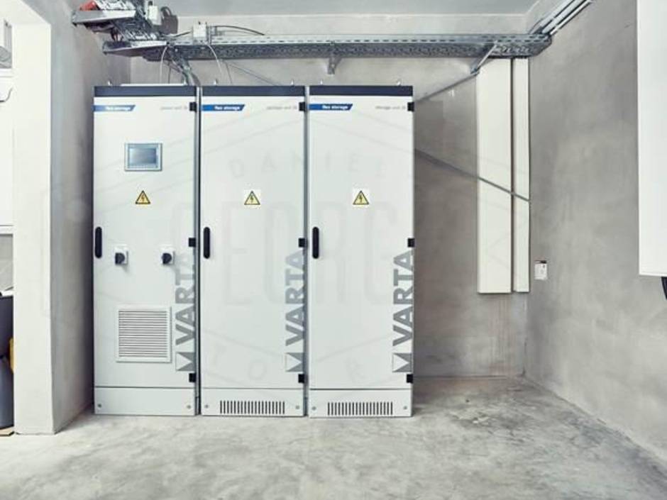 VARTA flex storage: Flexible Energiespeicher fürs Gewerbe VARTA flex storage: Flexible Energiespeicher fürs Gewerbe
