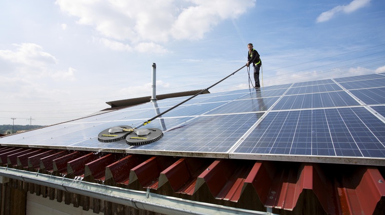 Karcher Isolar Fur Die Reinigung Von Photovoltaikanlagen Haustec