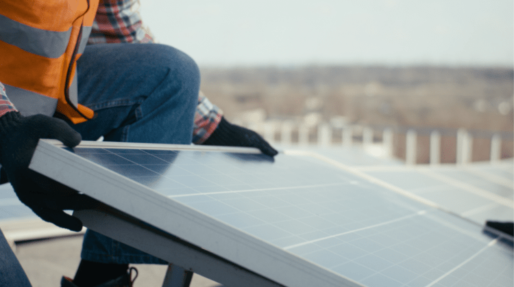 Webinar Sonnige Aussichten: Energetische Gewinnungsflächen auf Dächern planen und errichten Webinar Sonnige Aussichten: Energetische Gewinnungsflächen auf Dächern planen und errichten