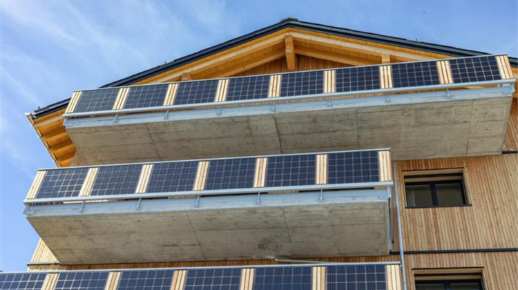 Webinar Bauwerkintegrierte Photovoltaik: Potenzial, Herausforderungen, Ausführung Webinar Bauwerkintegrierte Photovoltaik: Potenzial, Herausforderungen, Ausführung