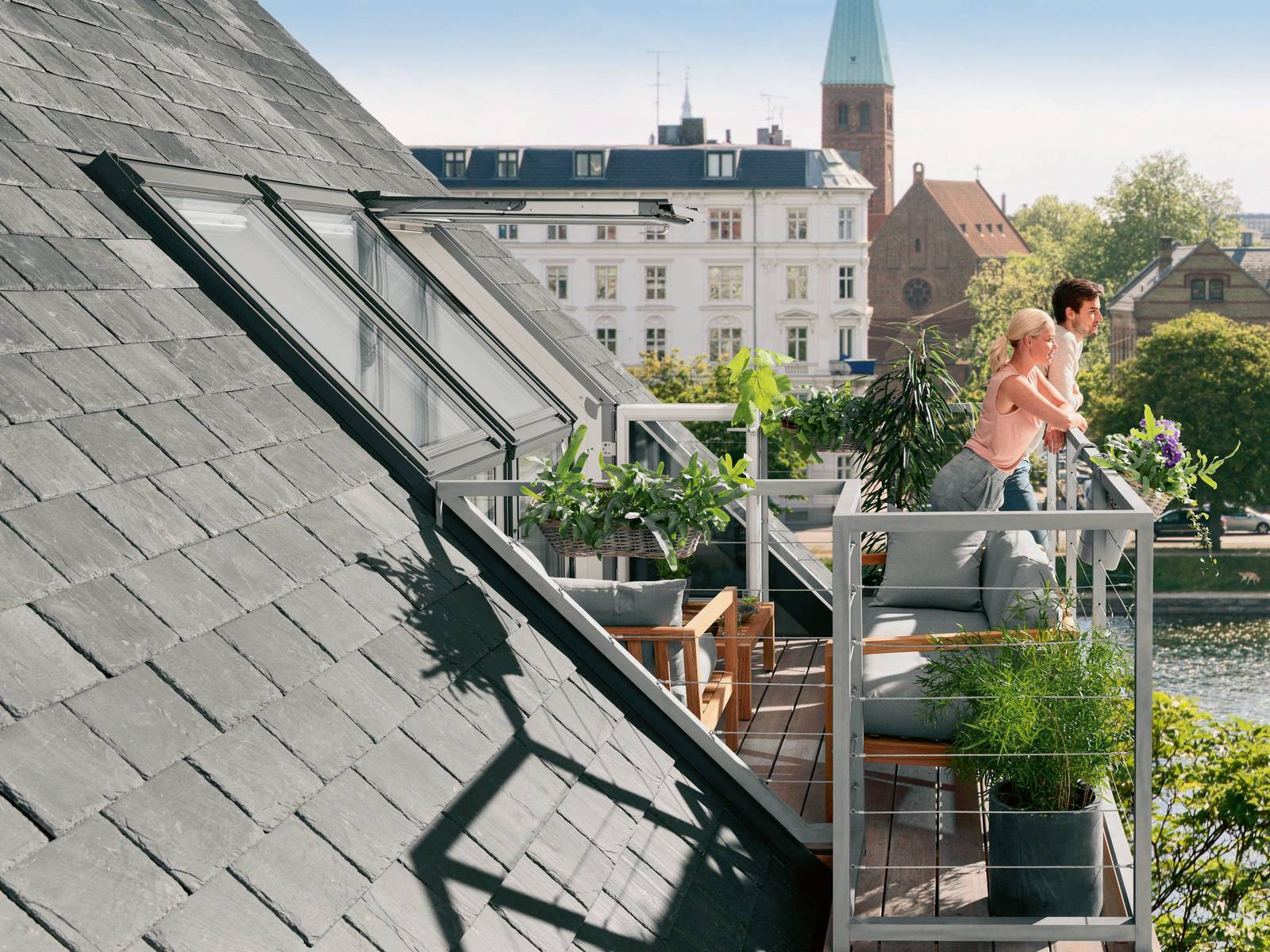 Raus ins Freie mit dem Velux Dachbalkon Haustec