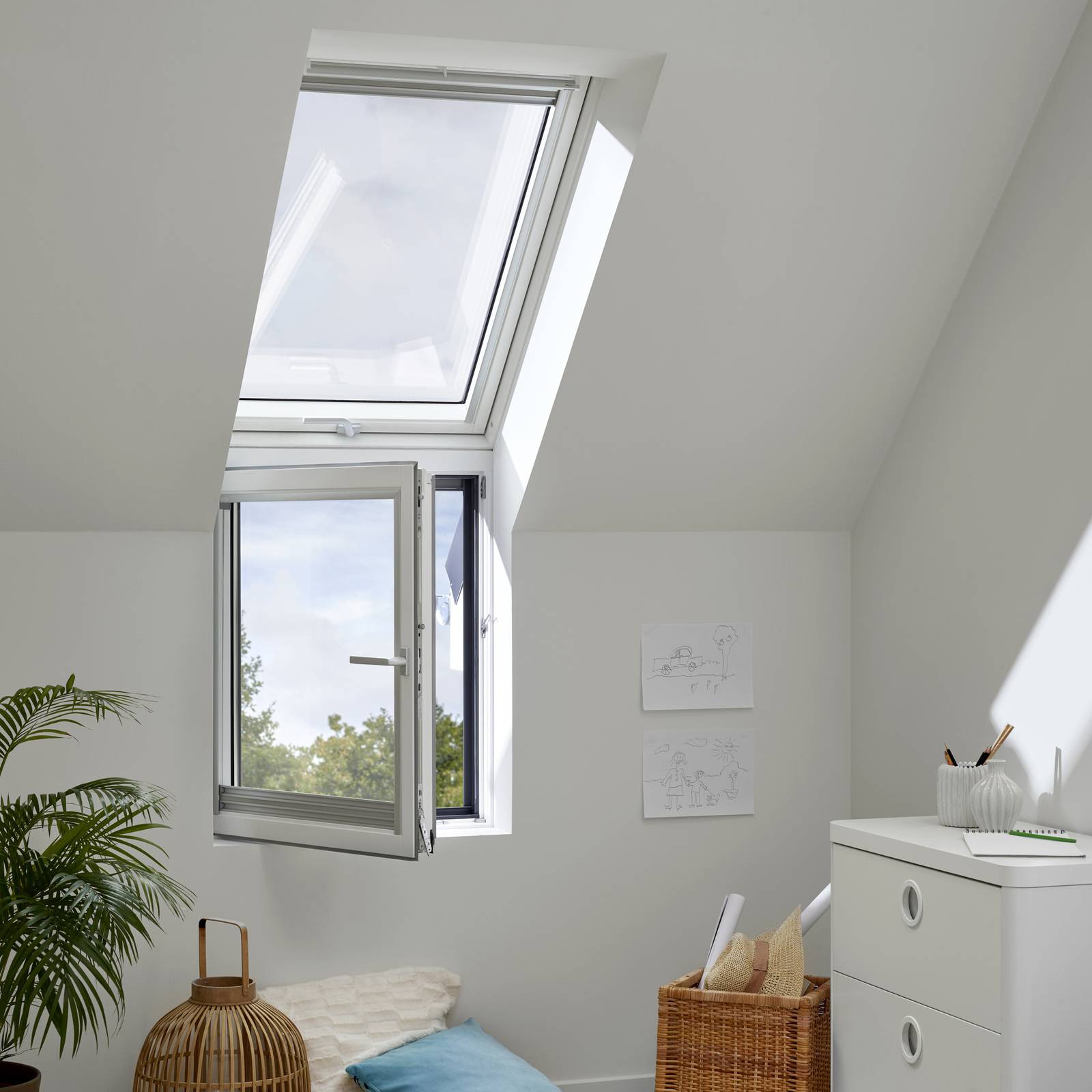 Velux: Elektrisches Klapp-Schwing-Fenster | Haustec