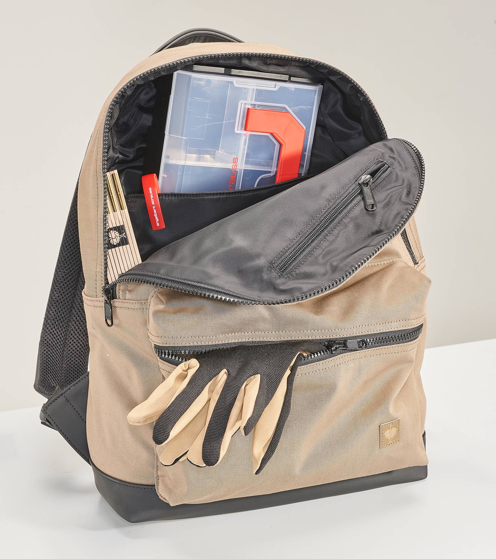 Accessoires ergänzen das motion ten Outfit von Engelbert Strauss Haustec