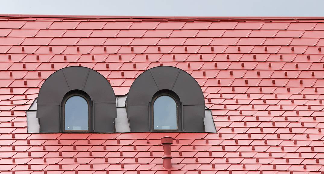 Schützendes AluDach für ein Schwarzwaldhaus Haustec