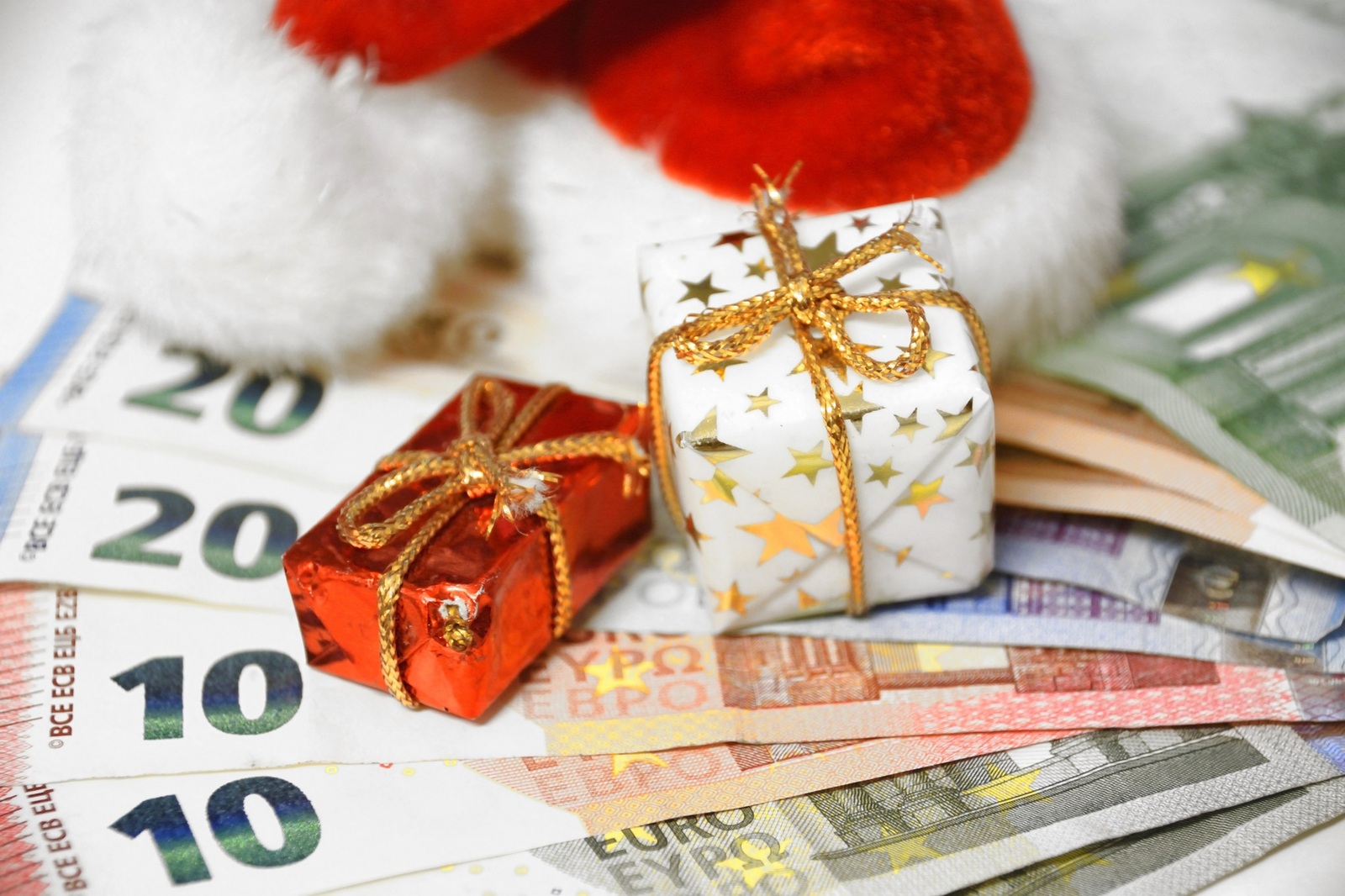 Knapp 86 Prozent der Tarifbeschäftigten erhalten 2023 Weihnachtsgeld ...
