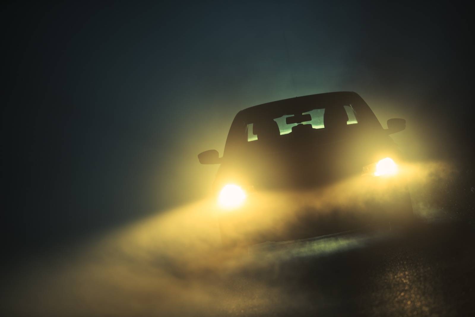 Autofahren im Nebel: Welches Licht Sie anschalten müssen