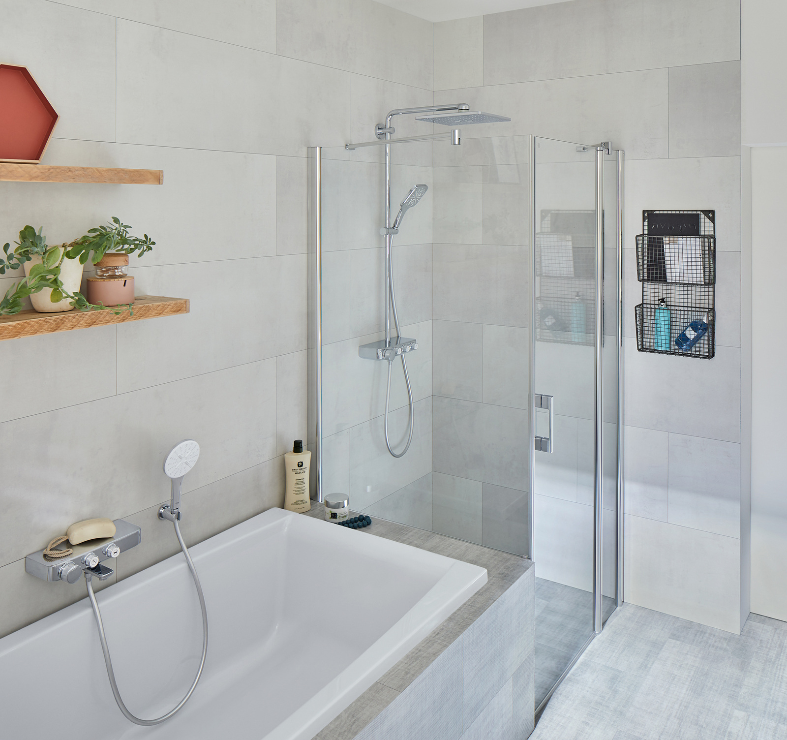 Duschkabine an der Badewanne Bodengleiche Dusche für ein Standardbad Haustec