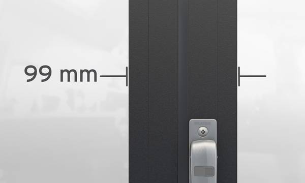 Mit einer Ansichtsbreite von nur 99 mm im Flügelstoff schafft die Glas-Faltwand von Solarlux eine einmalig hohe Transparenz.